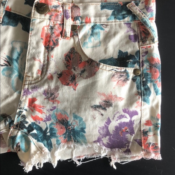 Free People Floral Shorts (25) - Picture 3 of 5